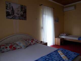 Гостевой дом Guesthouse Feel Lake Вирпазар Семейный номер с террасой-3