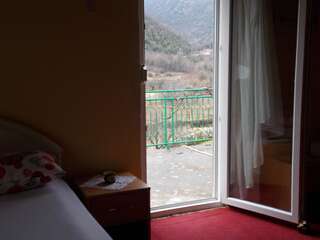 Гостевой дом Guesthouse Feel Lake Вирпазар Семейный номер с террасой-6