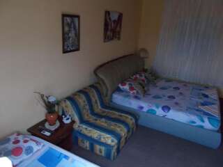 Гостевой дом Guesthouse Feel Lake Вирпазар Семейный номер с видом на горы-2