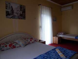 Гостевой дом Guesthouse Feel Lake Вирпазар Семейный номер с террасой-12